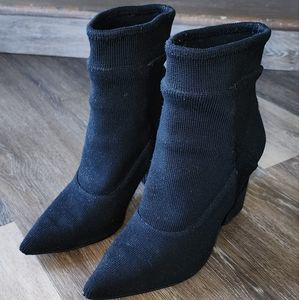 H Halston Evelyn Ribbed Sock Bootie Size 10